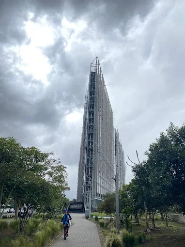Fachada del Edificio Elemento sobre la Av. Calle 26 en Bogotá